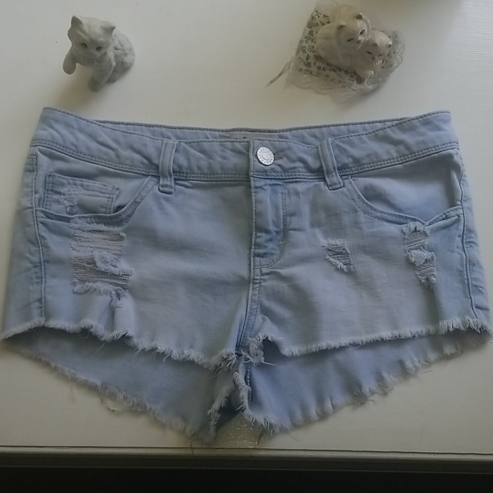 2/$15! Refuge lightwash distressed shorts sz 8